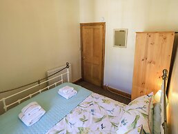 Tizzie Whizie Cottage