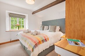 Hilltop At Hawkshead Hill