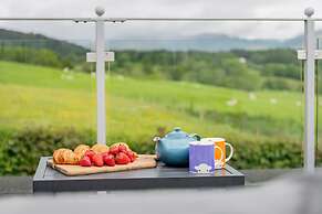 Hilltop At Hawkshead Hill