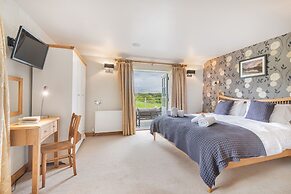 Hilltop At Hawkshead Hill