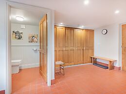 Hilltop At Hawkshead Hill