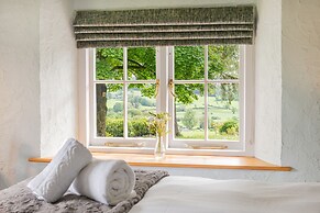 Hilltop At Hawkshead Hill