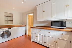 Hilltop At Hawkshead Hill