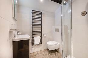 Hilltop At Hawkshead Hill