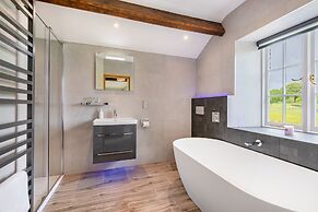 Hilltop At Hawkshead Hill