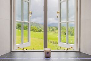 Hilltop At Hawkshead Hill