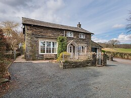 Hilltop At Hawkshead Hill