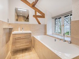 Hilltop At Hawkshead Hill