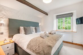 Hilltop At Hawkshead Hill