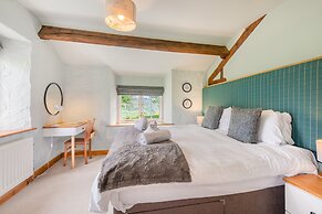 Hilltop At Hawkshead Hill