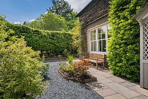 Hilltop At Hawkshead Hill