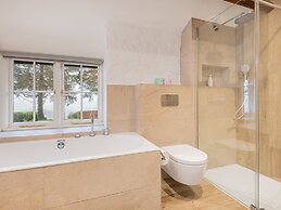 Hilltop At Hawkshead Hill