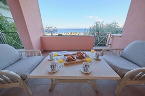 Holiday Seaview Apartment by Litto