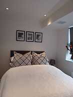 Whole Apartment 5mins to East Croydon & Concierge