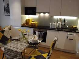 Whole Apartment 5mins to East Croydon & Concierge