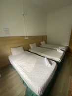 Super OYO 90686 Sianglory Inn