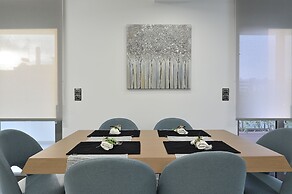 The Lop Athens Holiday Luxury Suites