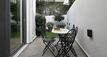 The Lop Athens Holiday Luxury Suites