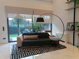 The Lop Athens Holiday Luxury Suites