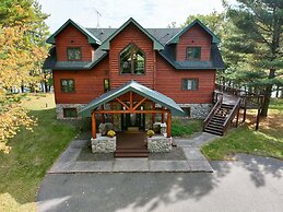 Majestic Moose Lodge 5 Bedroom Home by RedAwning