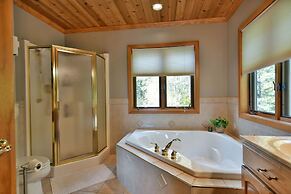 Majestic Moose Lodge 5 Bedroom Home by RedAwning