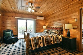 Majestic Moose Lodge 5 Bedroom Home by RedAwning