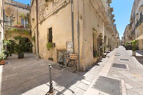 3036 Salotto Barocco by Barbarhouse