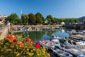 4 Court Terrace, Hillfield Village