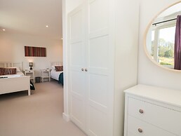 4 Court Terrace, Hillfield Village