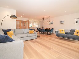 4 Court Terrace, Hillfield Village