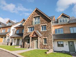 4 Court Terrace, Hillfield Village