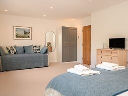 4 Court Terrace, Hillfield Village