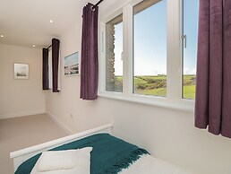 4 Court Terrace, Hillfield Village