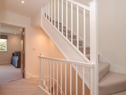 4 Court Terrace, Hillfield Village