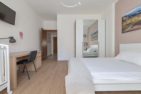 2983 Floating Apartment by Barbarhouse