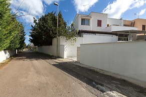 2727 Villetta Chiara Blu Piano Terra by Barbarhouse