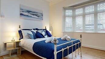 Charming 5-bed House in Romford