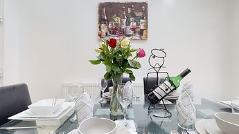 Charming 5-bed House in Romford