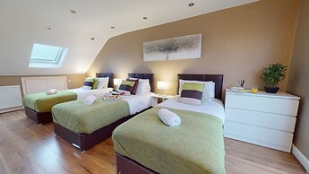 Charming 5-bed House in Romford