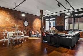 StayCentral - Heritage Warehouse Retreat