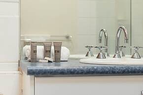 StayCentral - Heritage Warehouse Retreat