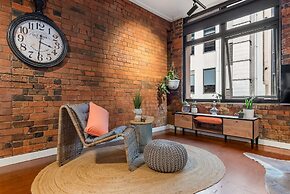 StayCentral - Heritage Warehouse Retreat