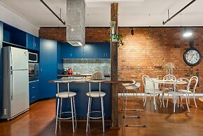 StayCentral - Heritage Warehouse Retreat