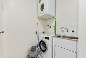 StayCentral - Heritage Warehouse Retreat