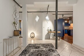 StayCentral - Heritage Warehouse Retreat