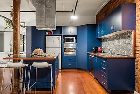 StayCentral - Heritage Warehouse Retreat
