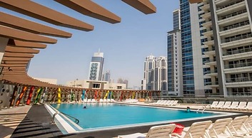Executive Towers Amazing 1BR Onsite Pool Business bay