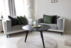 2ndhomes Cozy 2BR Home w Balcony & Sauna