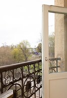 2ndhomes Cozy 2BR Home w Balcony & Sauna