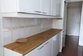 2ndhomes Cozy 2BR Home w Balcony & Sauna